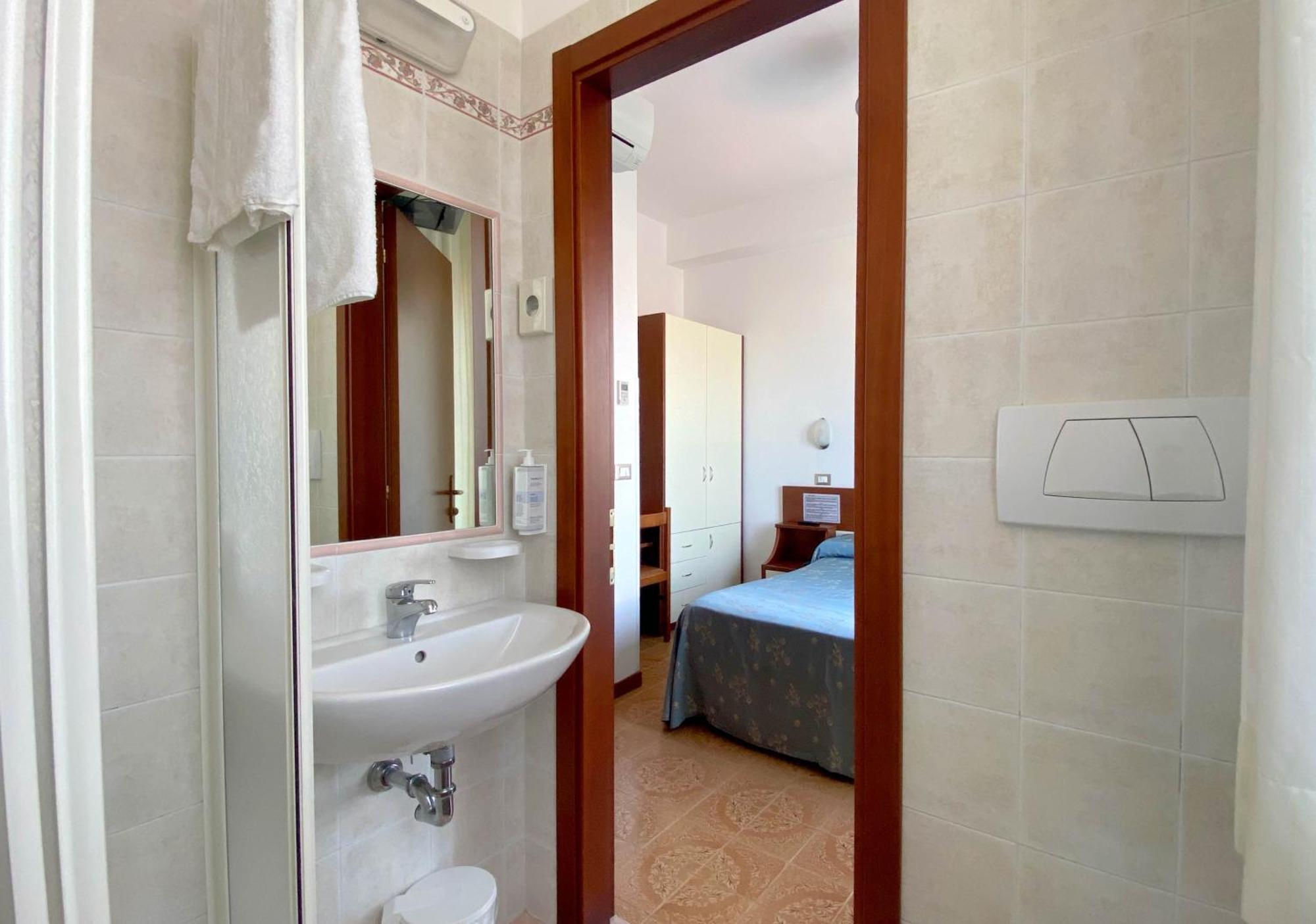Hotel Sayonara Сенигалия Екстериор снимка