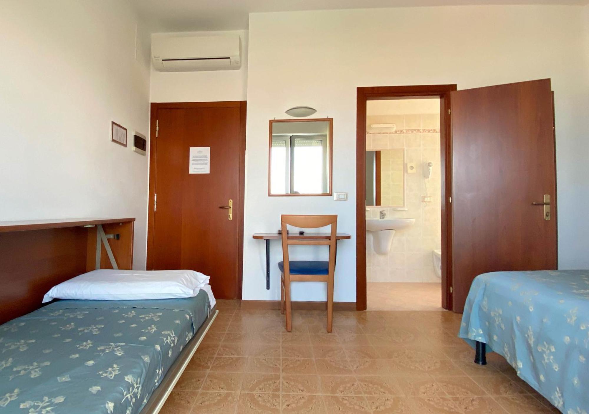 Hotel Sayonara Сенигалия Екстериор снимка