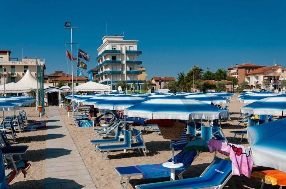 Hotel Sayonara Сенигалия Екстериор снимка