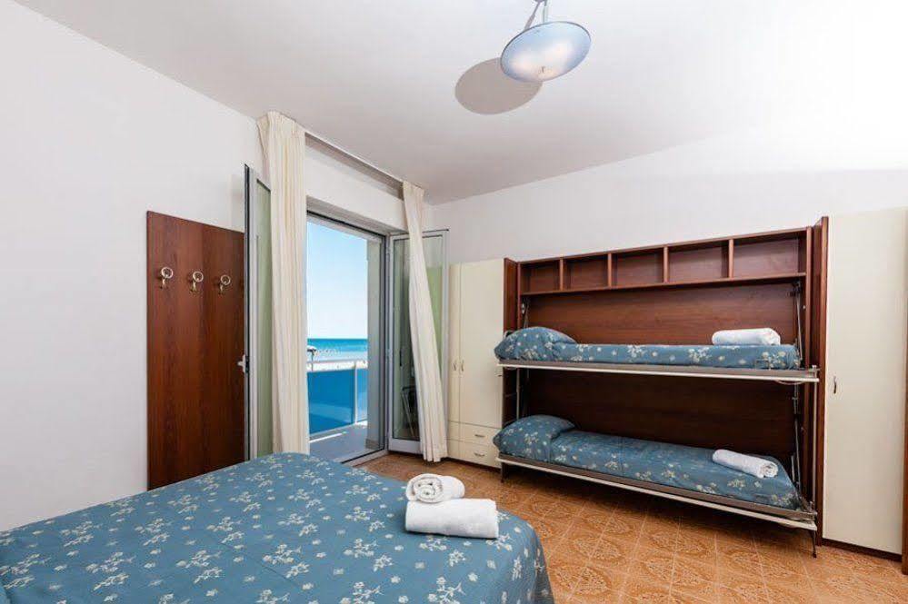 Hotel Sayonara Сенигалия Екстериор снимка